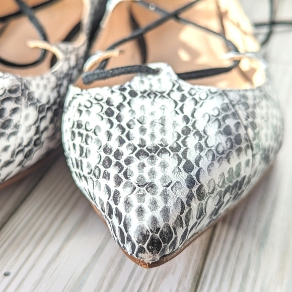 Raye Anthropologie Pointed Toe Leather Ballet Flats in White & Black Python Sz 9 - Picture 4 of 11